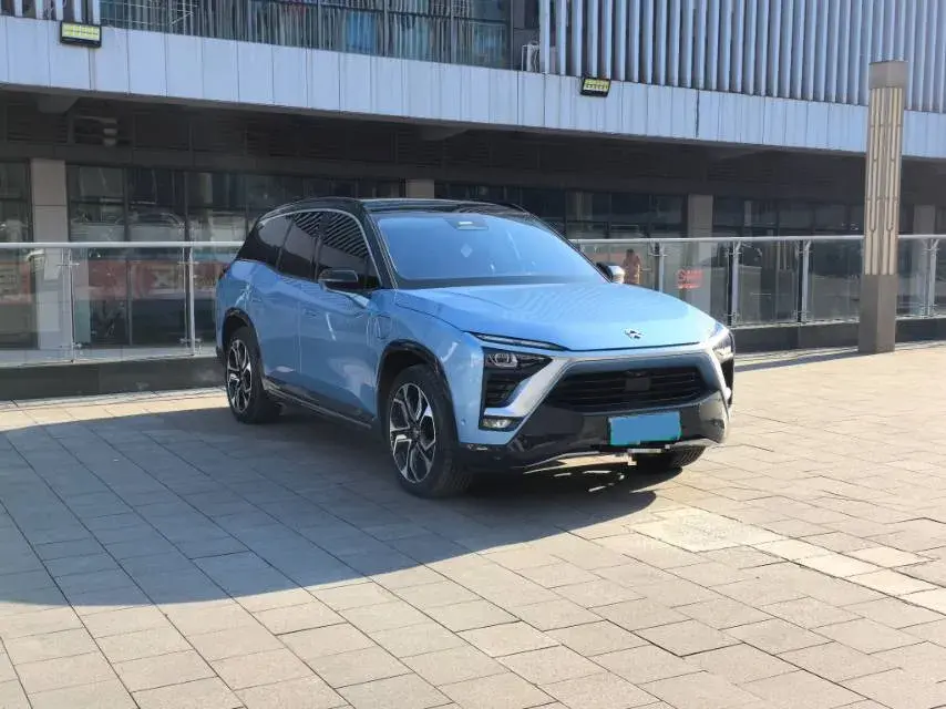 2018 NIO ES8 thumbnail 2