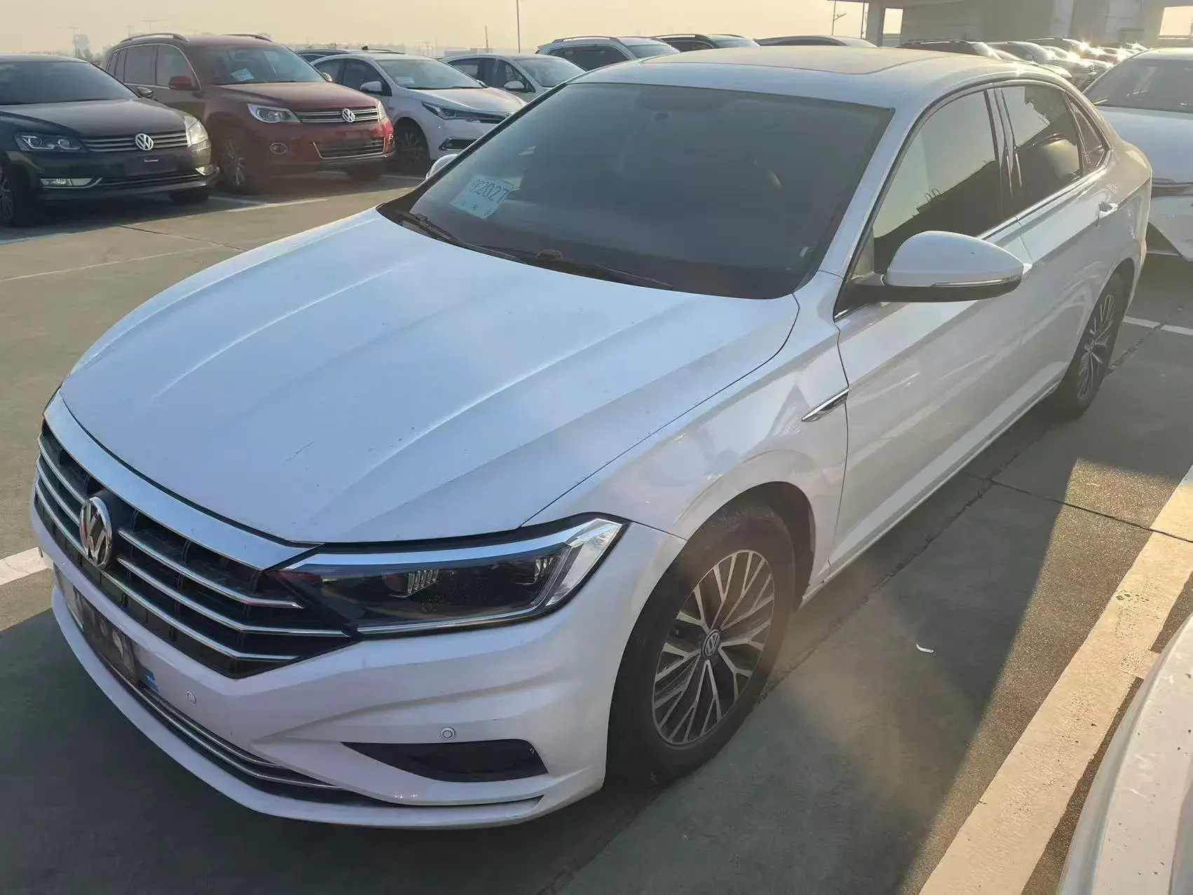 2019 VOLKSWAGEN SAGITAR view 1