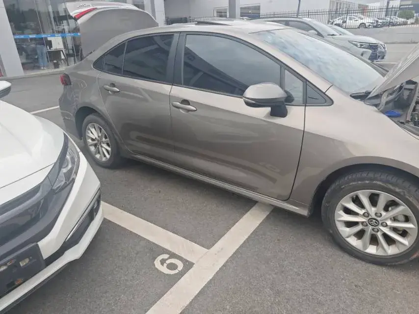 2023 TOYOTA COROLLA thumbnail 2