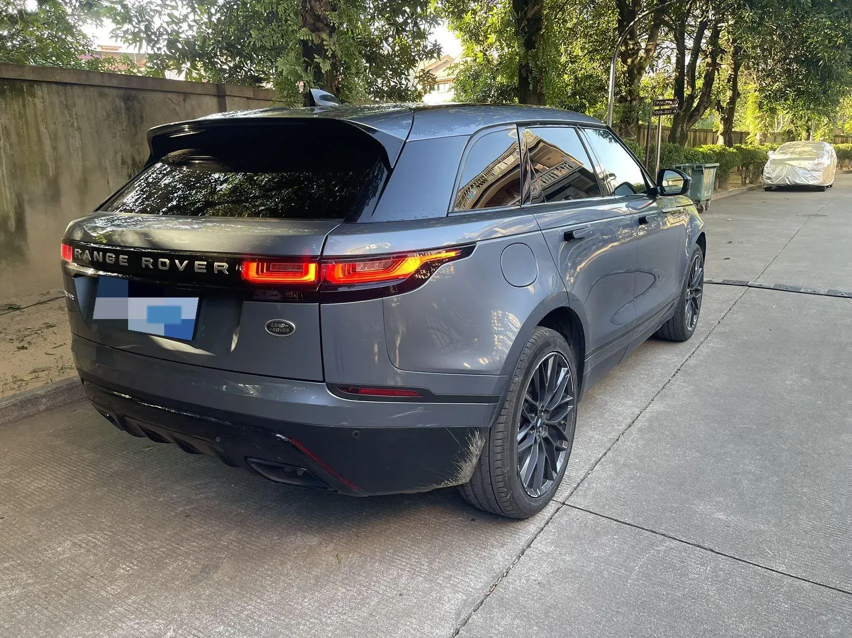 2019 LAND ROVER thumbnail 3
