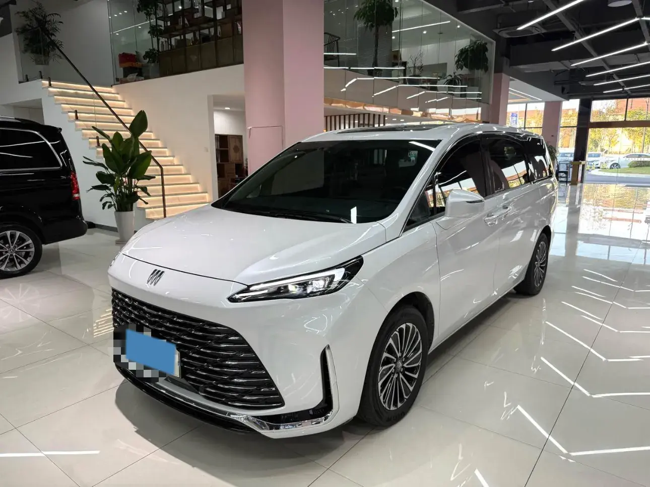 2025 BUICK GL8 view 1