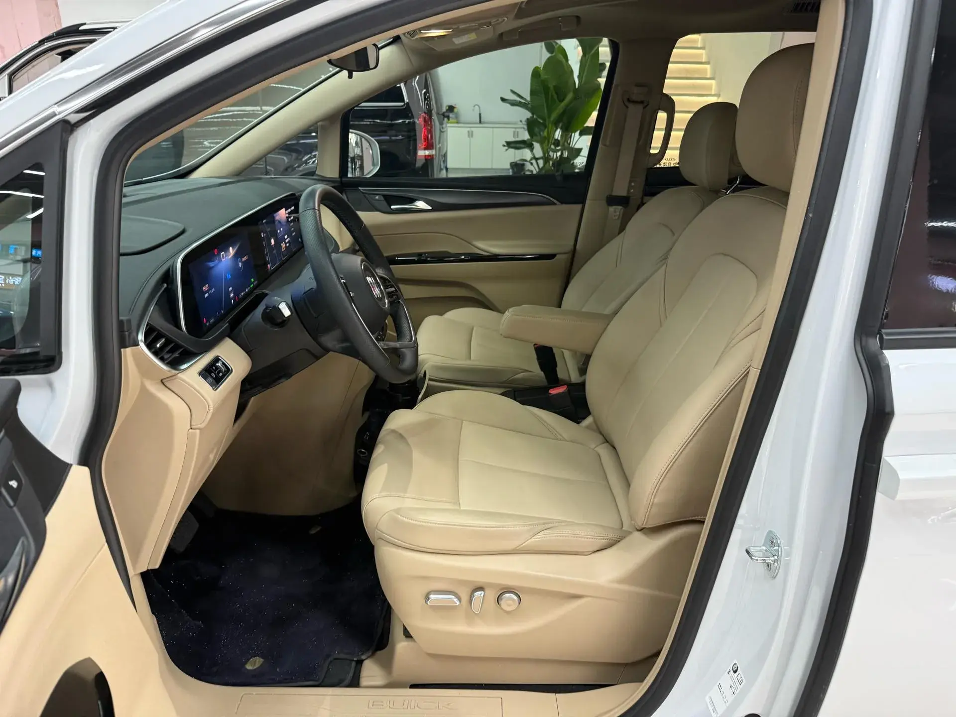 2025 BUICK GL8 thumbnail 2