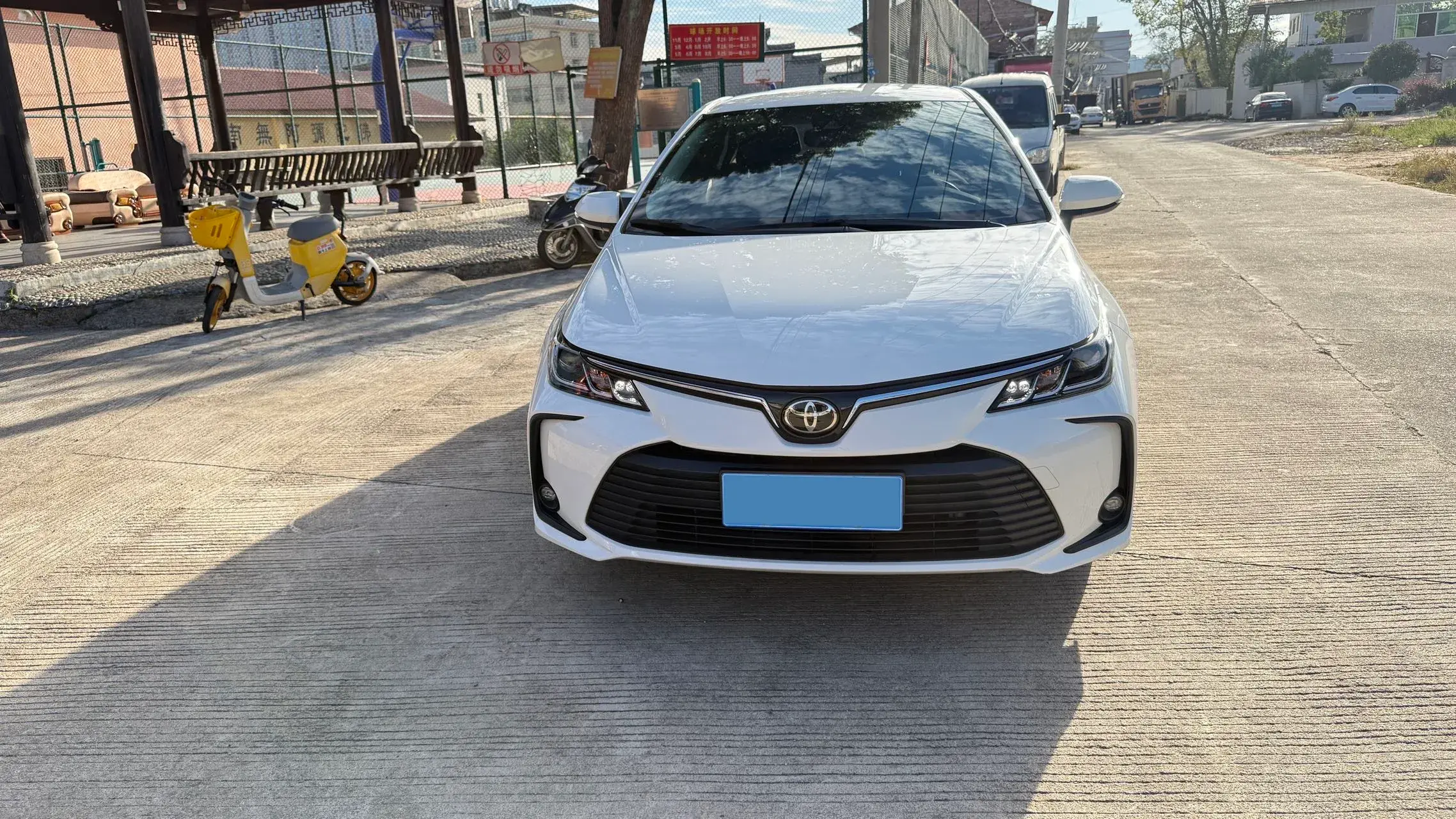 2021 TOYOTA COROLLA thumbnail 2