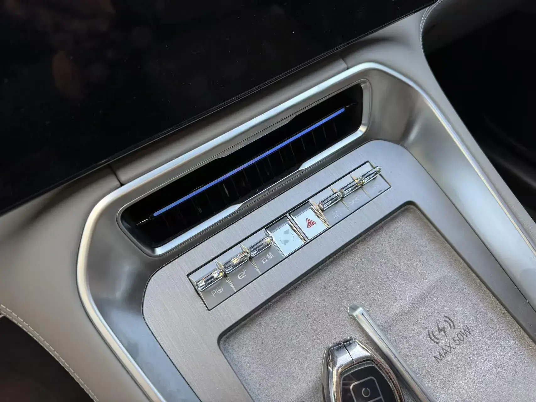 2024 DENZA D9 thumbnail 4