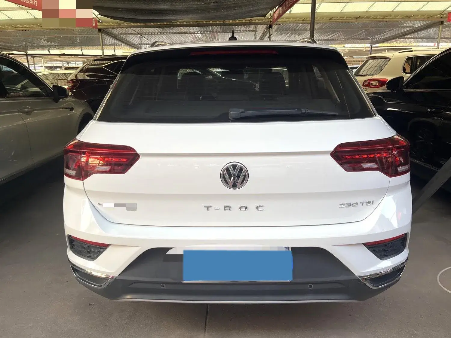 2019 VOLKSWAGEN T-ROC thumbnail 3