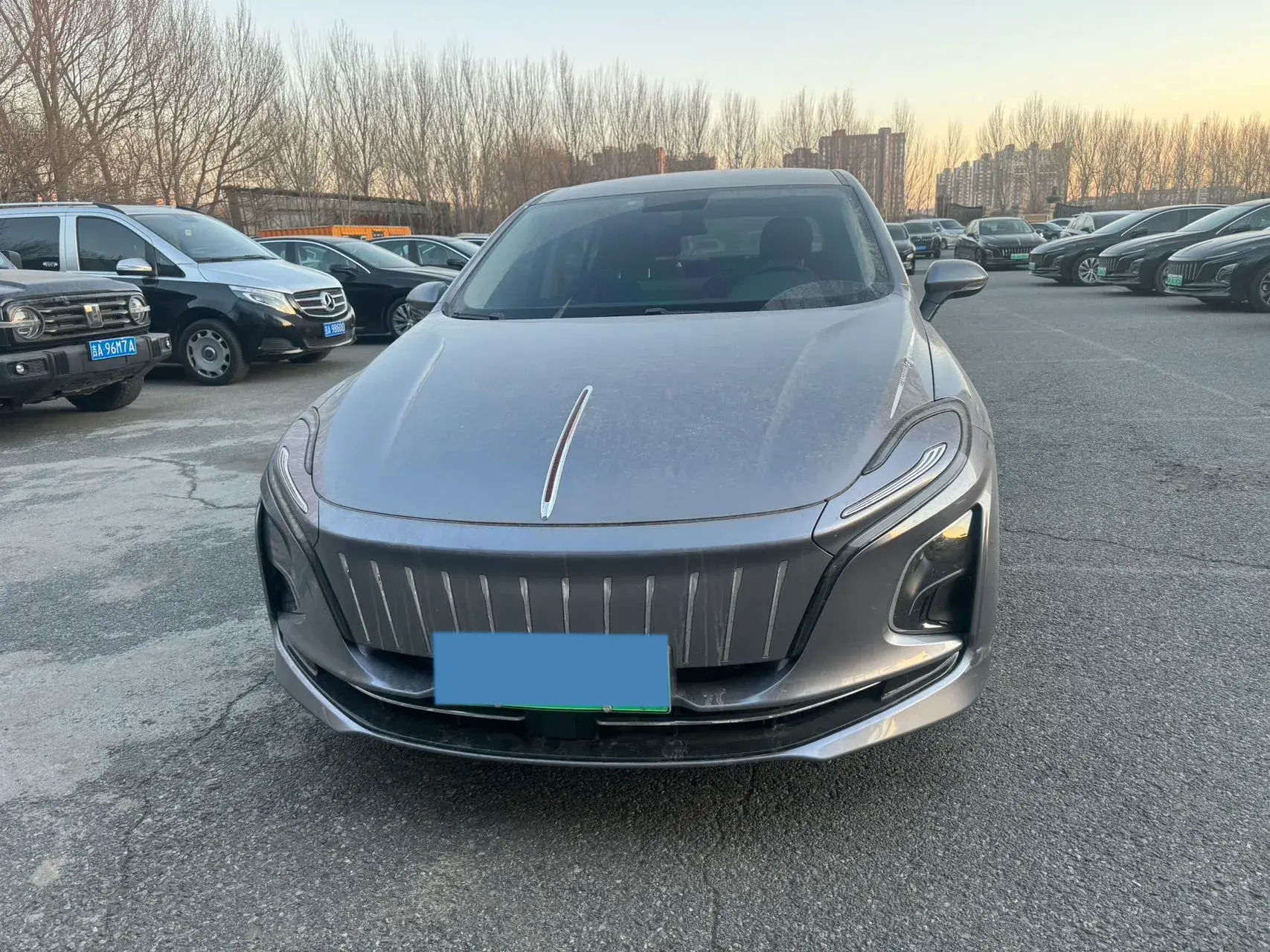 2023 HONGQI E-QM5 thumbnail 2