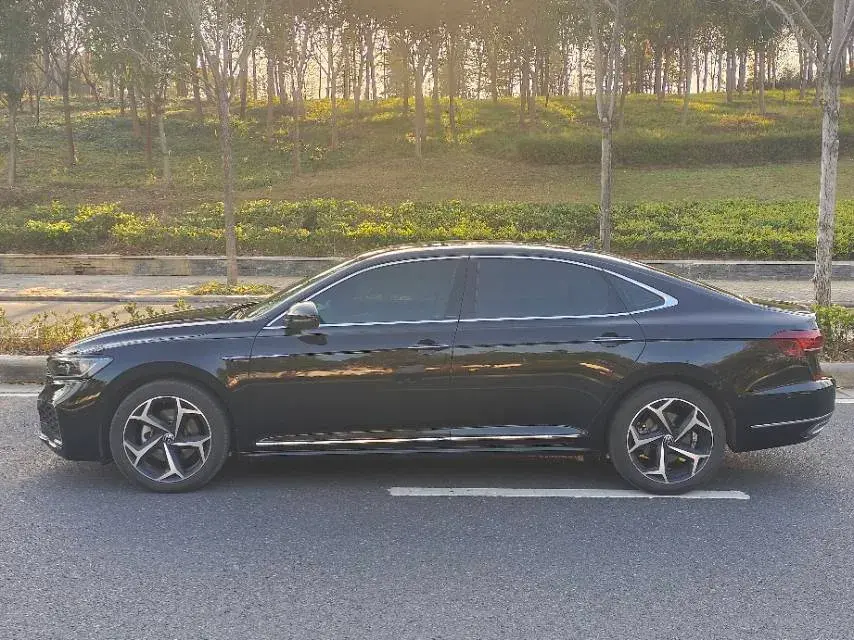 2023 VOLKSWAGEN PASSAT thumbnail 4