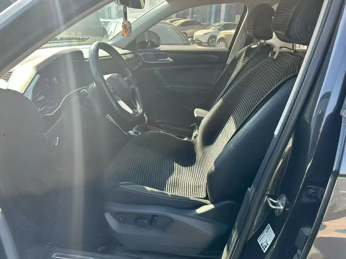 2020 VOLKSWAGEN TAYRON thumbnail 3