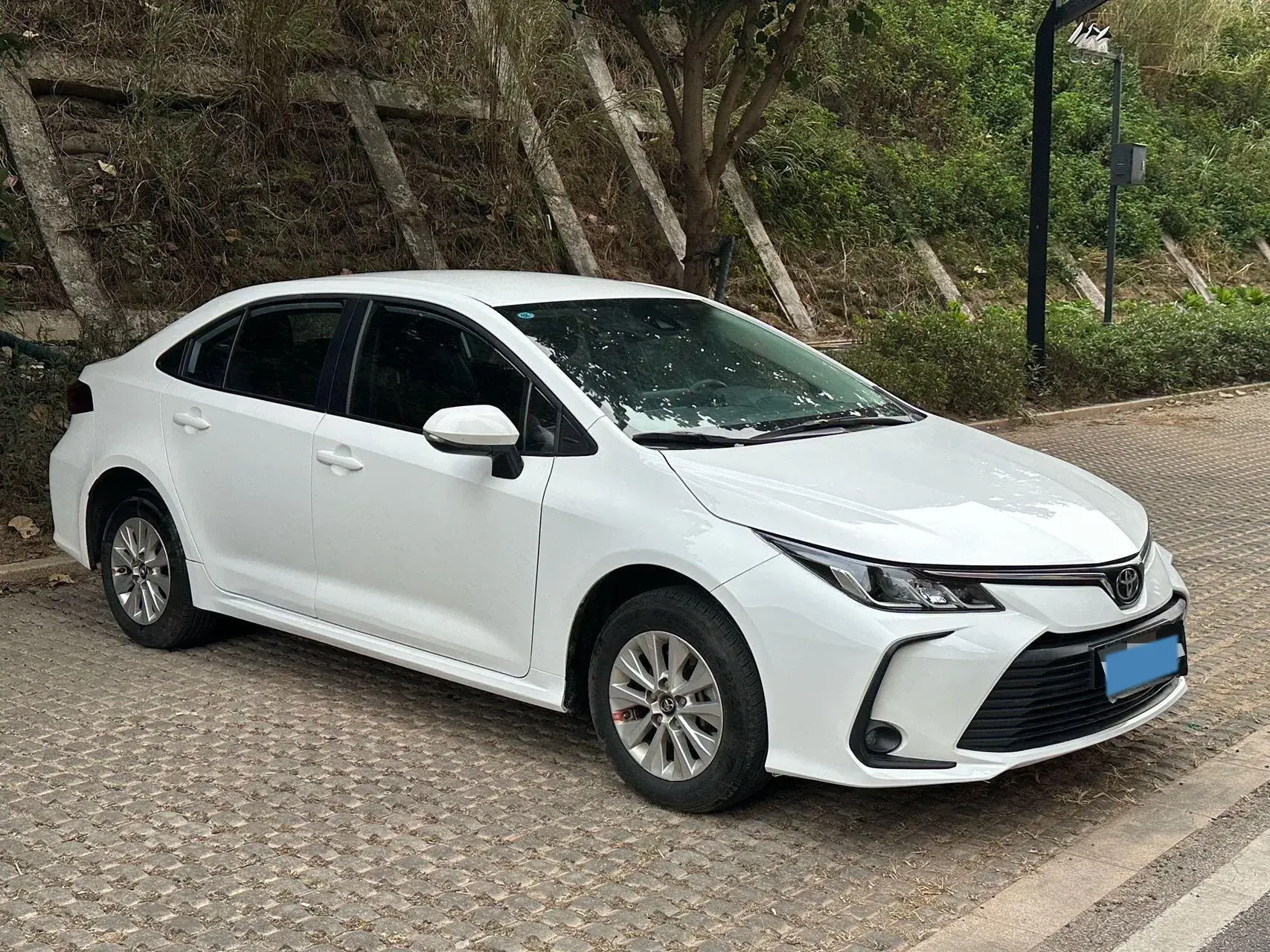 2021 TOYOTA COROLLA thumbnail 3