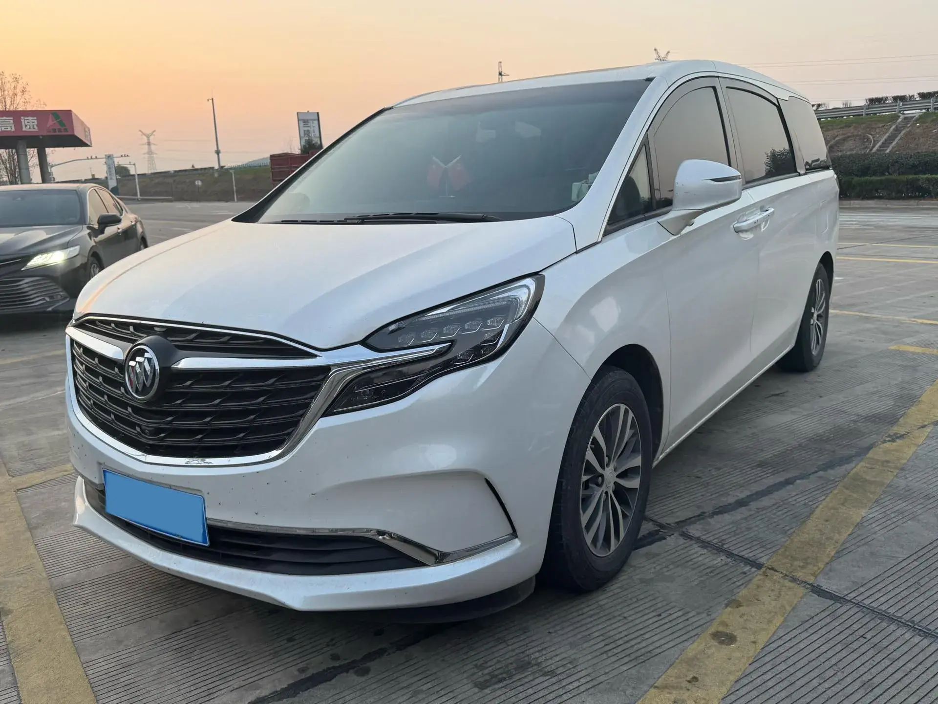 2021 BUICK GL8 view 1