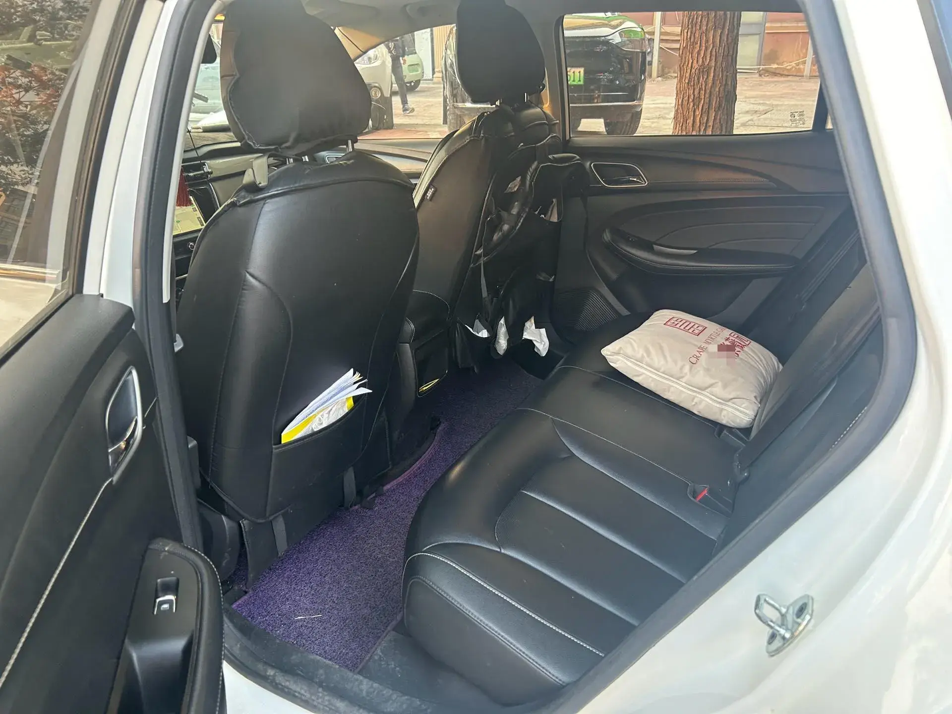 2018 ROEWE EI5 thumbnail 4