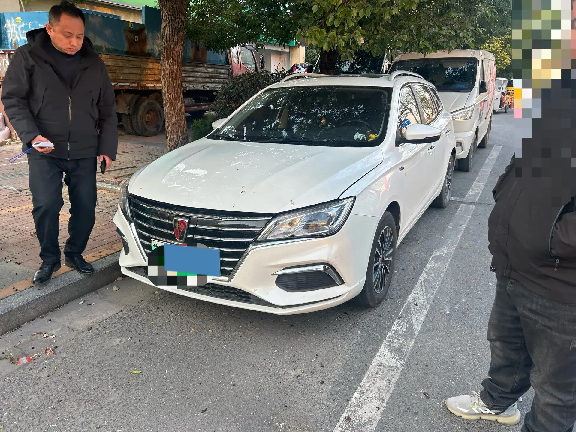 2018 ROEWE EI5 view 1