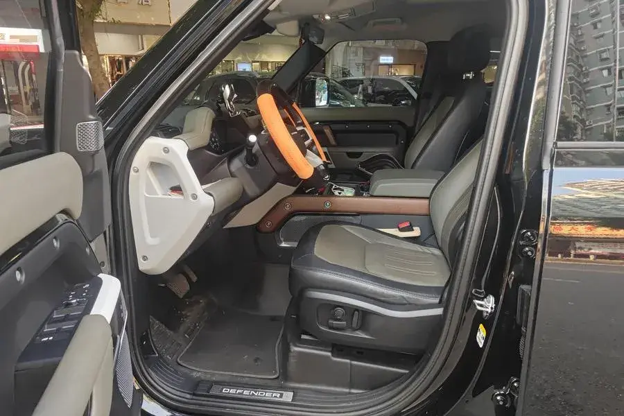 2022 LAND ROVER thumbnail 3