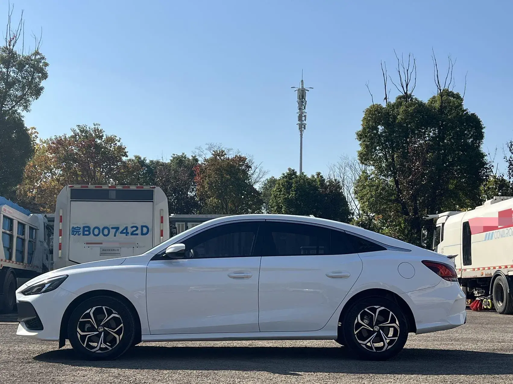 2023 MG 5 thumbnail 3