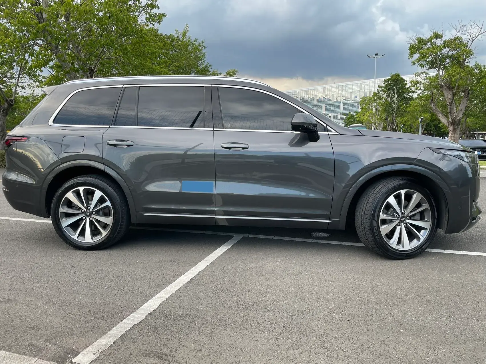 2021 LI ONE thumbnail 2