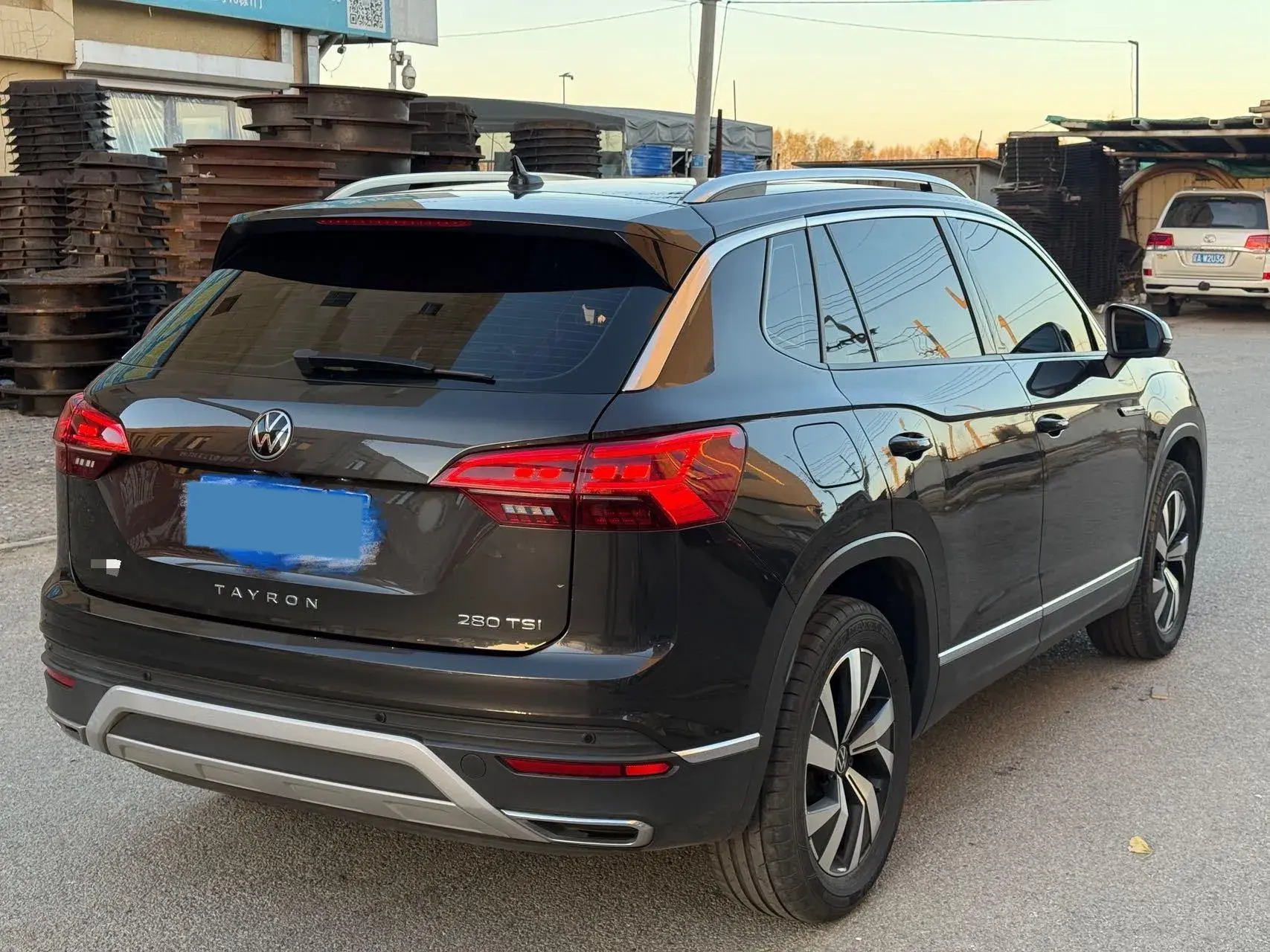 2022 VOLKSWAGEN TAYRON thumbnail 4