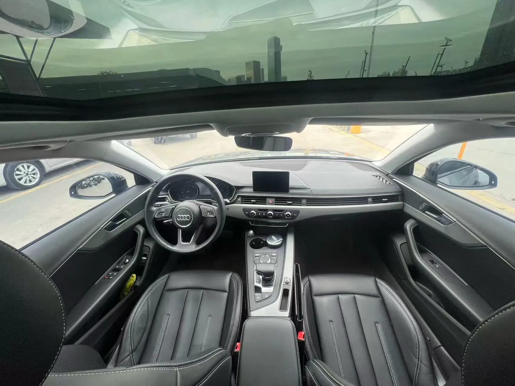 2019 AUDI A4L thumbnail 3