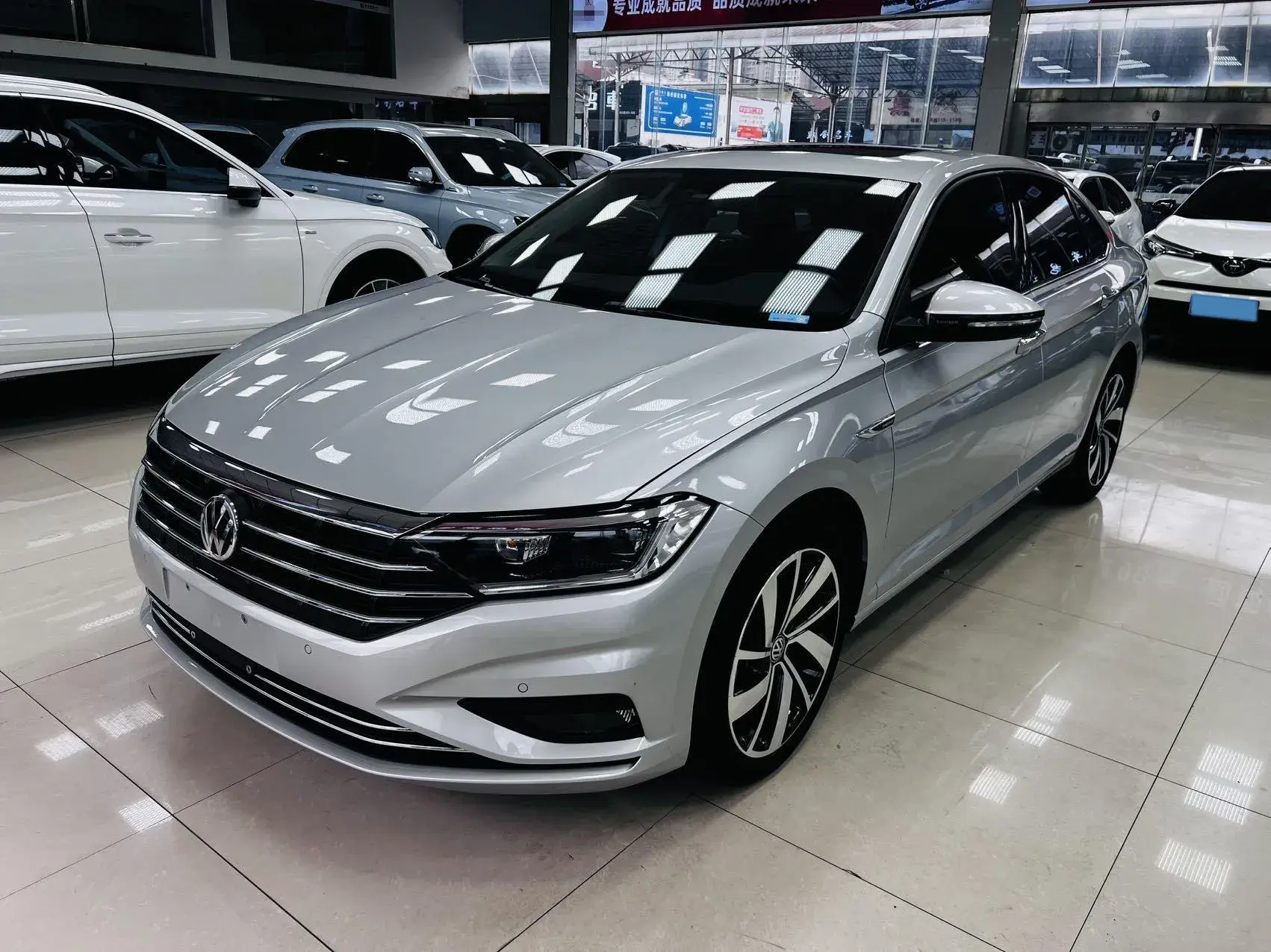 2021 VOLKSWAGEN SAGITAR view 1