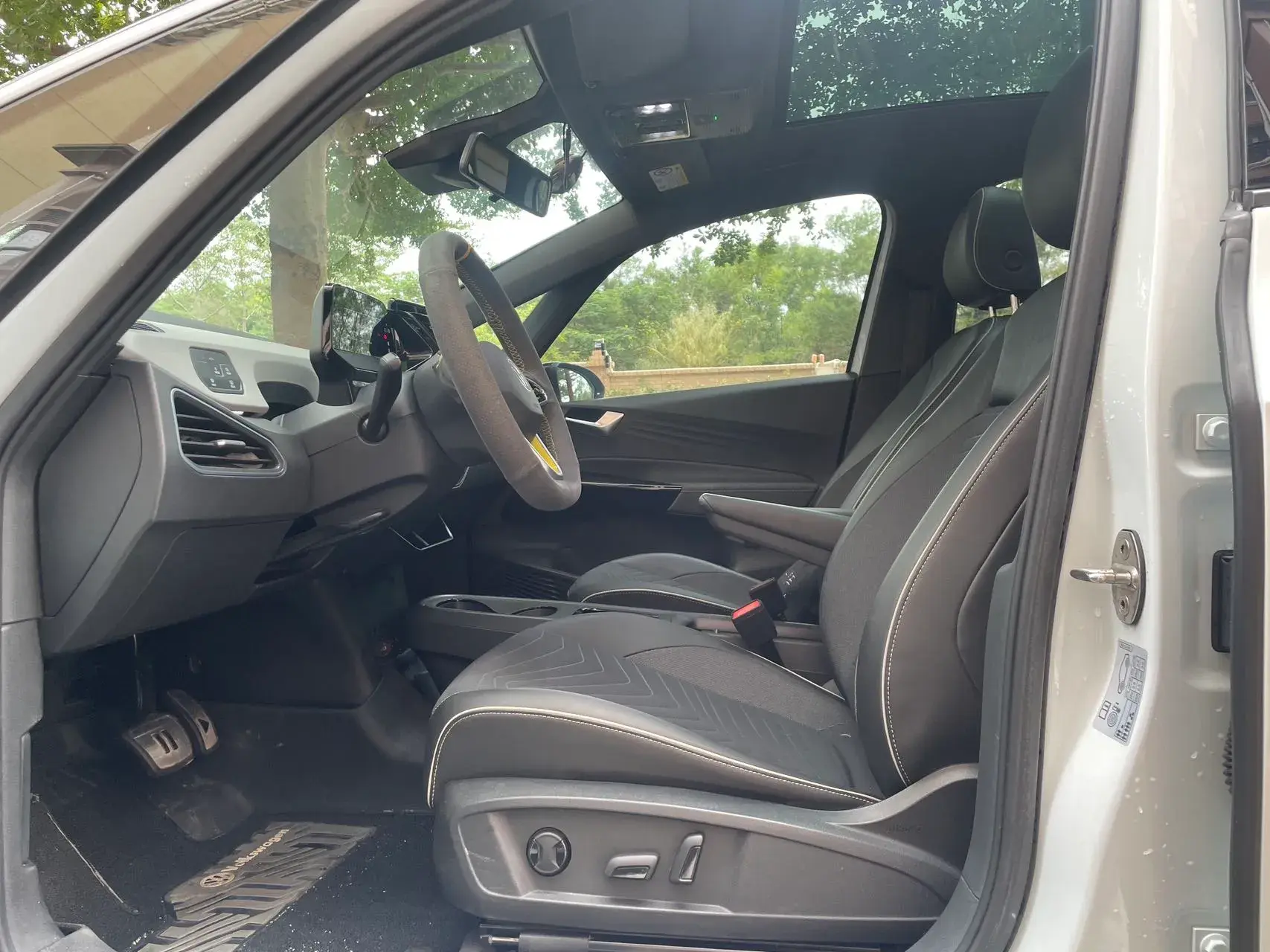 2023 VOLKSWAGEN ID.3 thumbnail 4