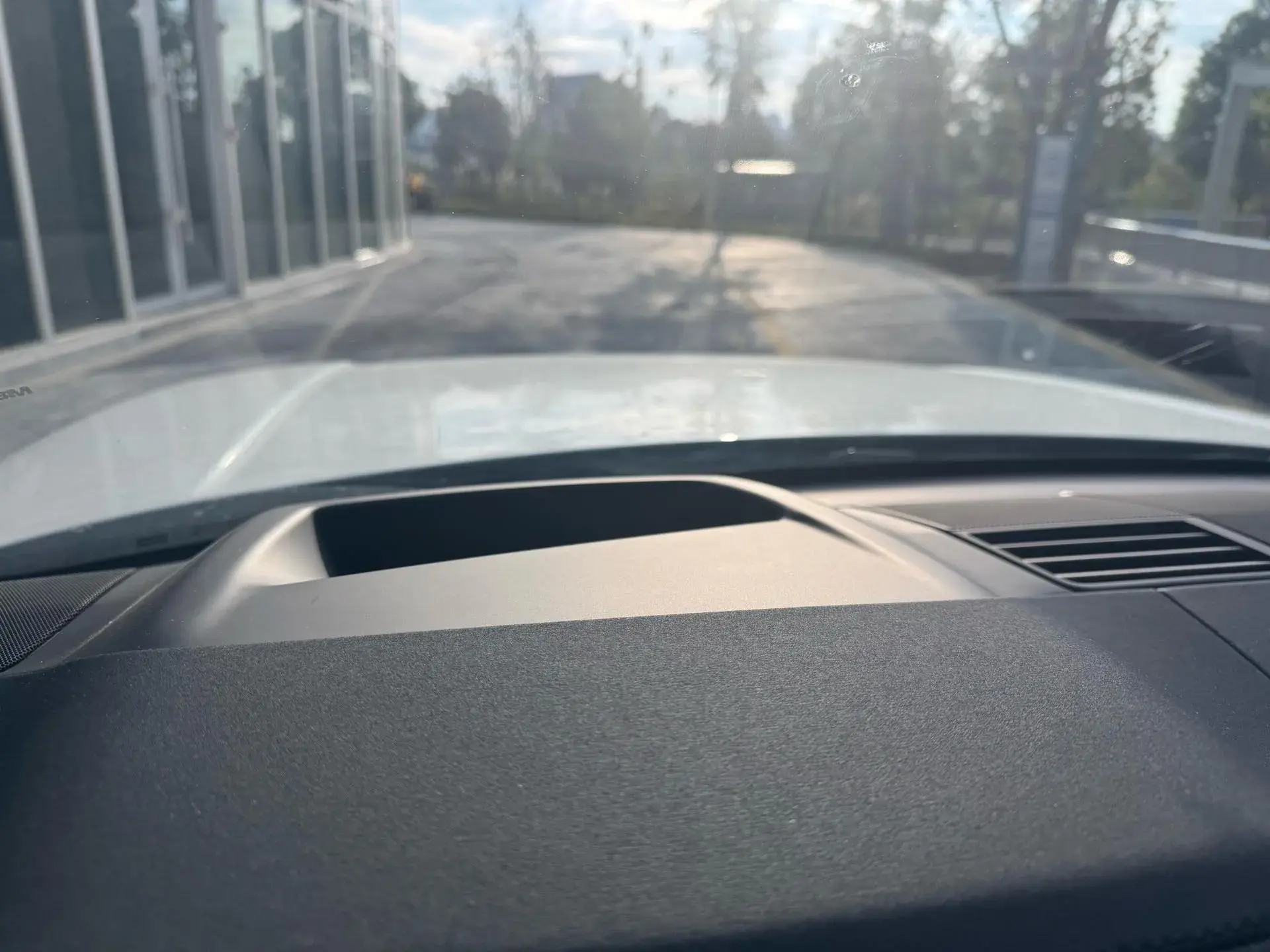 2023 LAND ROVER thumbnail 2