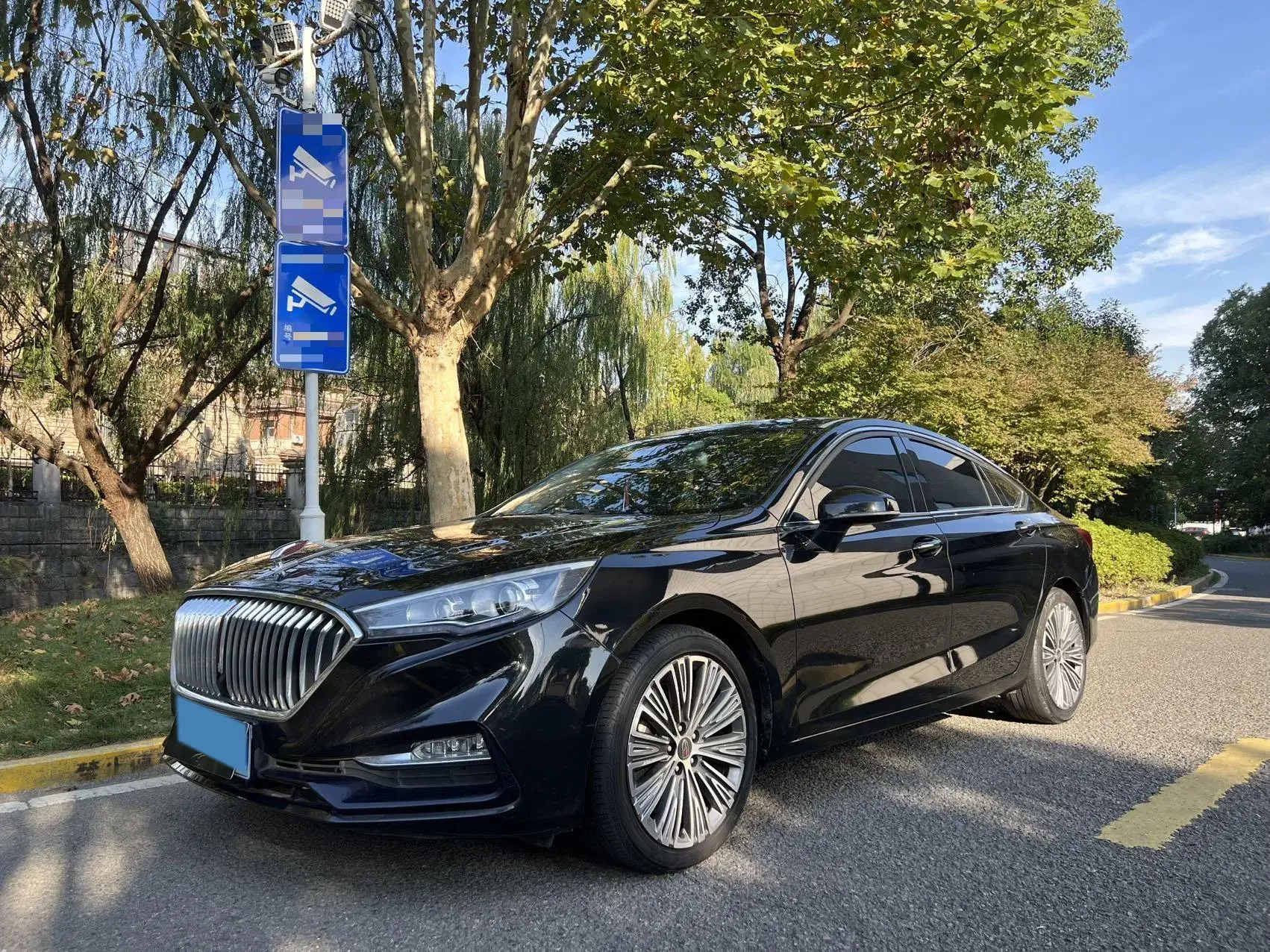 2020 HONGQI H5 view 1