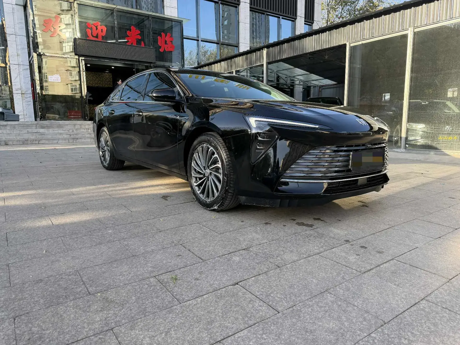 2024 BUICK LARCOSSE thumbnail 3