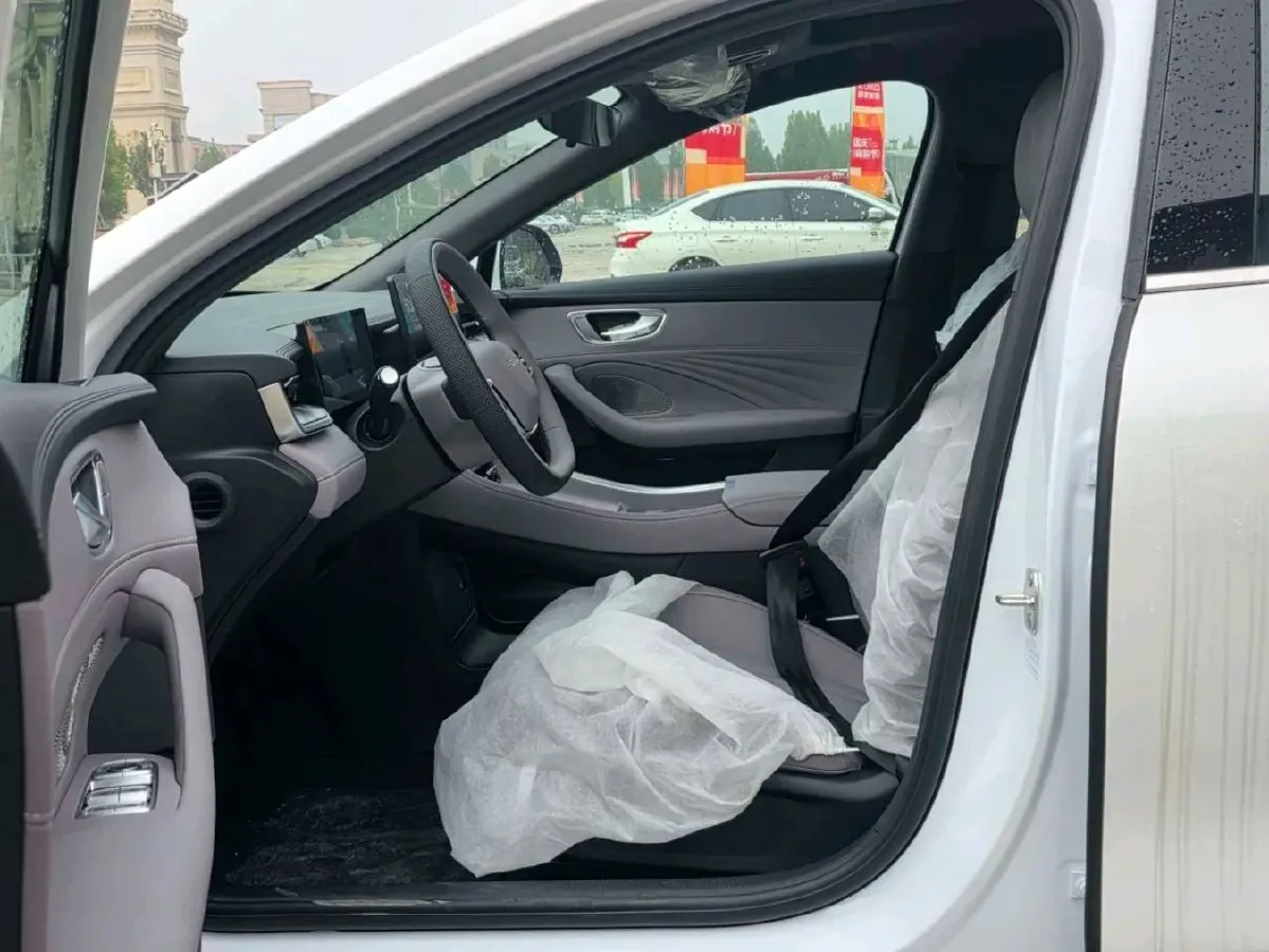 2025 Roewe M7 DMH 1.5L 112HP L4 1DHT PHEV,autocango,china used car exporter,china ev exporter,chinese used car exporter,chinese used ev exporter