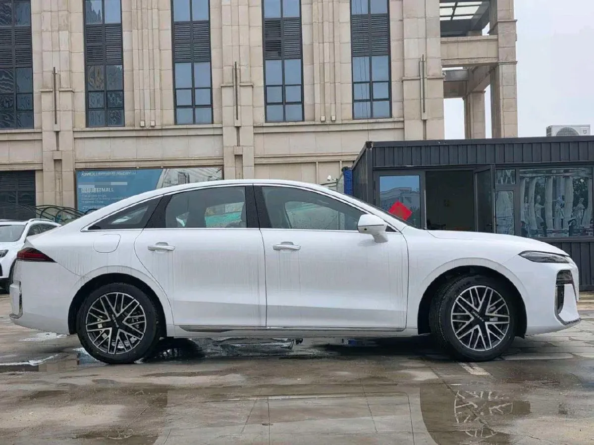 2025 Roewe M7 DMH 1.5L 112HP L4 1DHT PHEV,autocango,china used car exporter,china ev exporter,chinese used car exporter,chinese used ev exporter