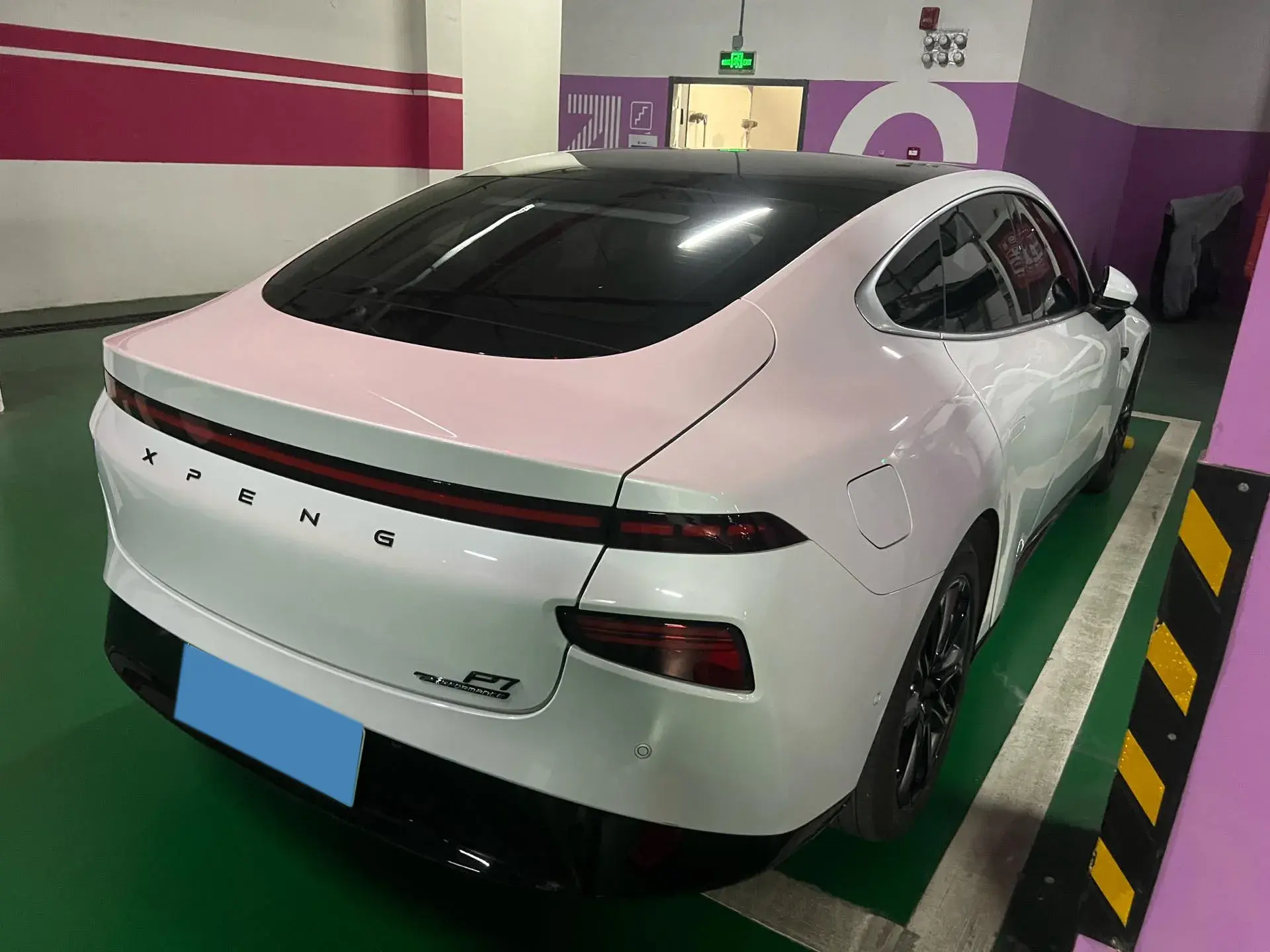 2020 XPENG P7 thumbnail 3