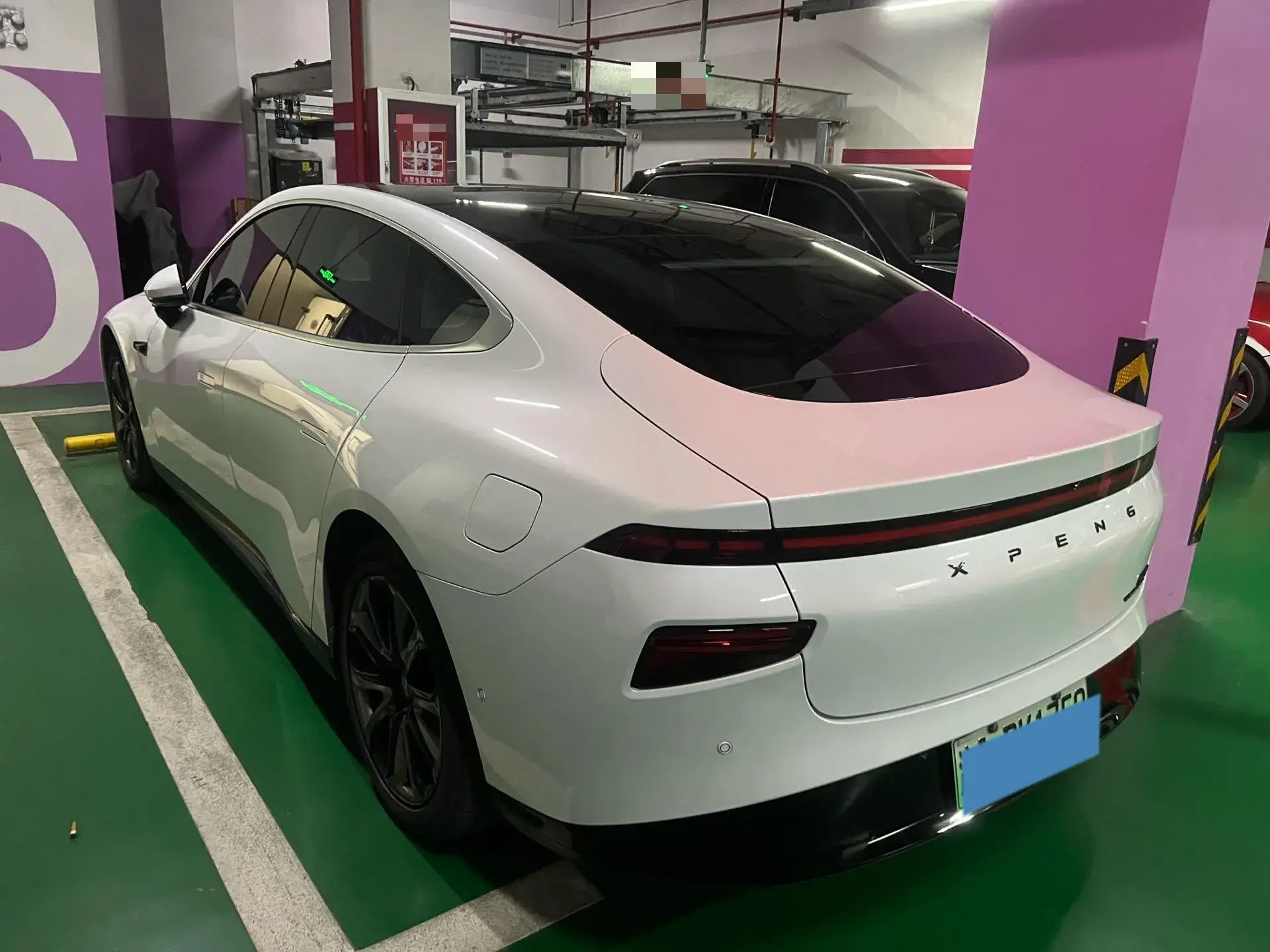 2020 XPENG P7 thumbnail 2