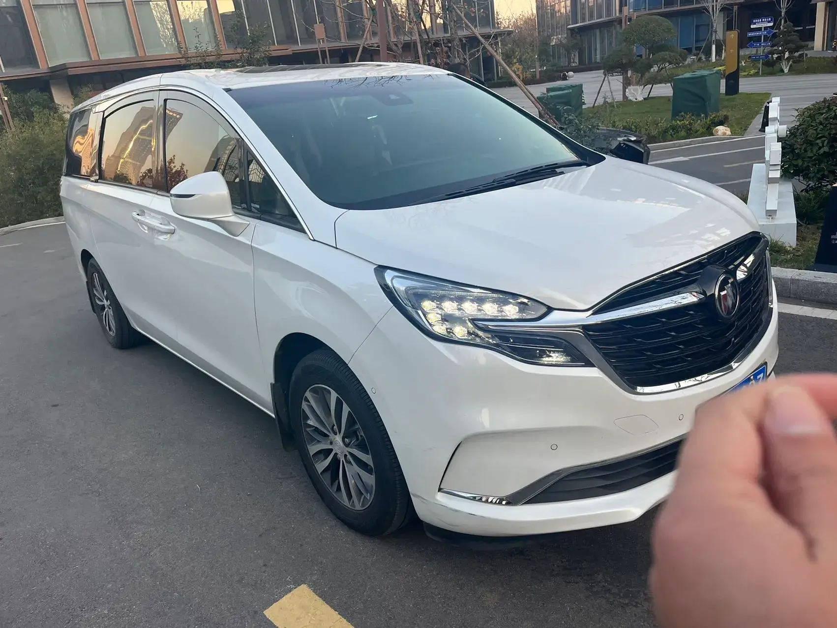 2021 BUICK GL8 thumbnail 3