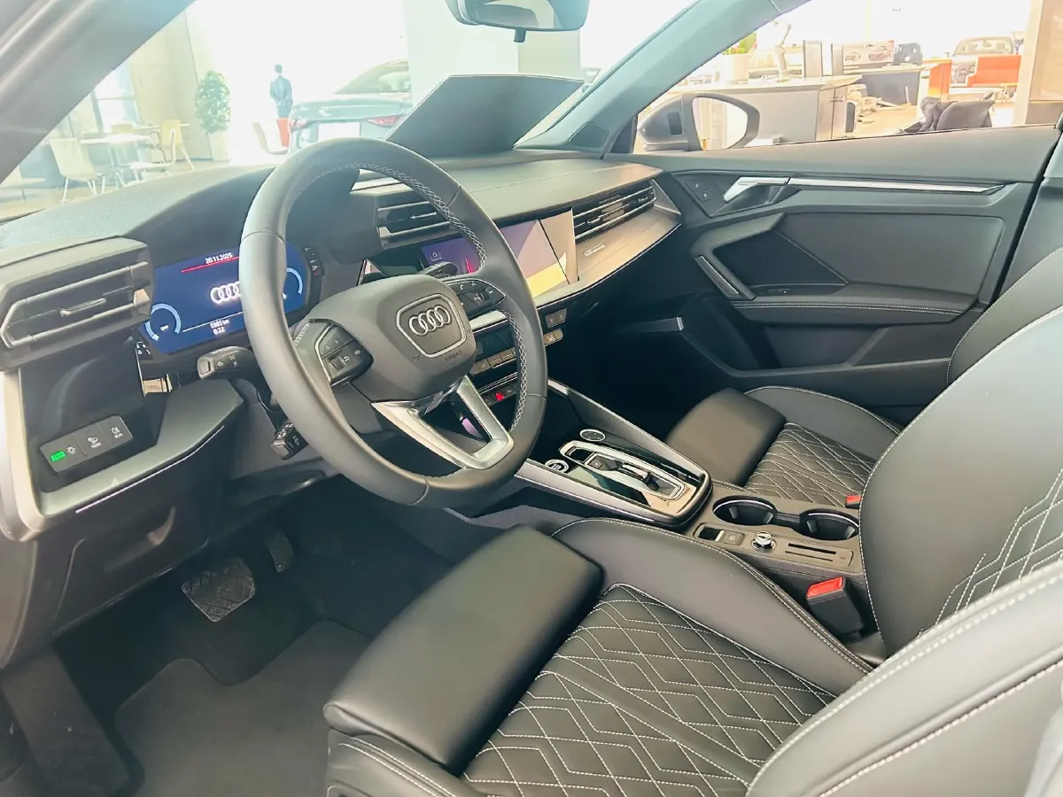 2025 Audi A3 1.5T 160HP L4 7DCT,autocango,china used car exporter,china ev exporter,chinese used car exporter,chinese used ev exporter