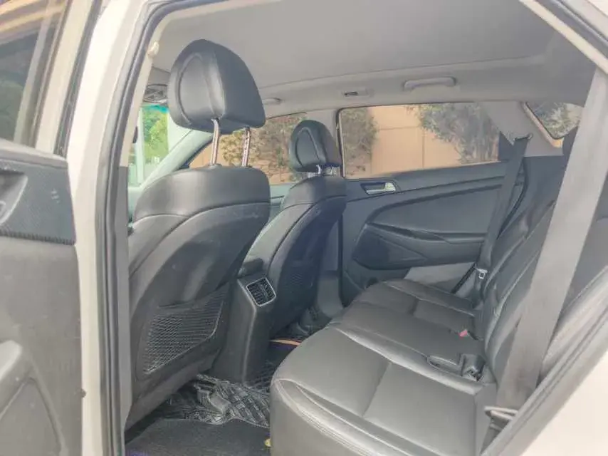 2018 HYUNDAI TUCSON thumbnail 4