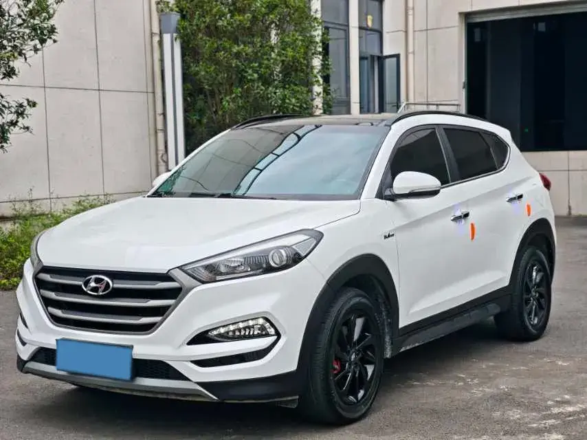 2018 HYUNDAI TUCSON view 1