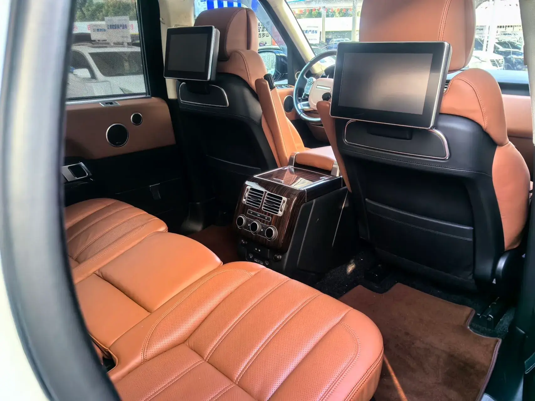 2017 LAND ROVER thumbnail 4