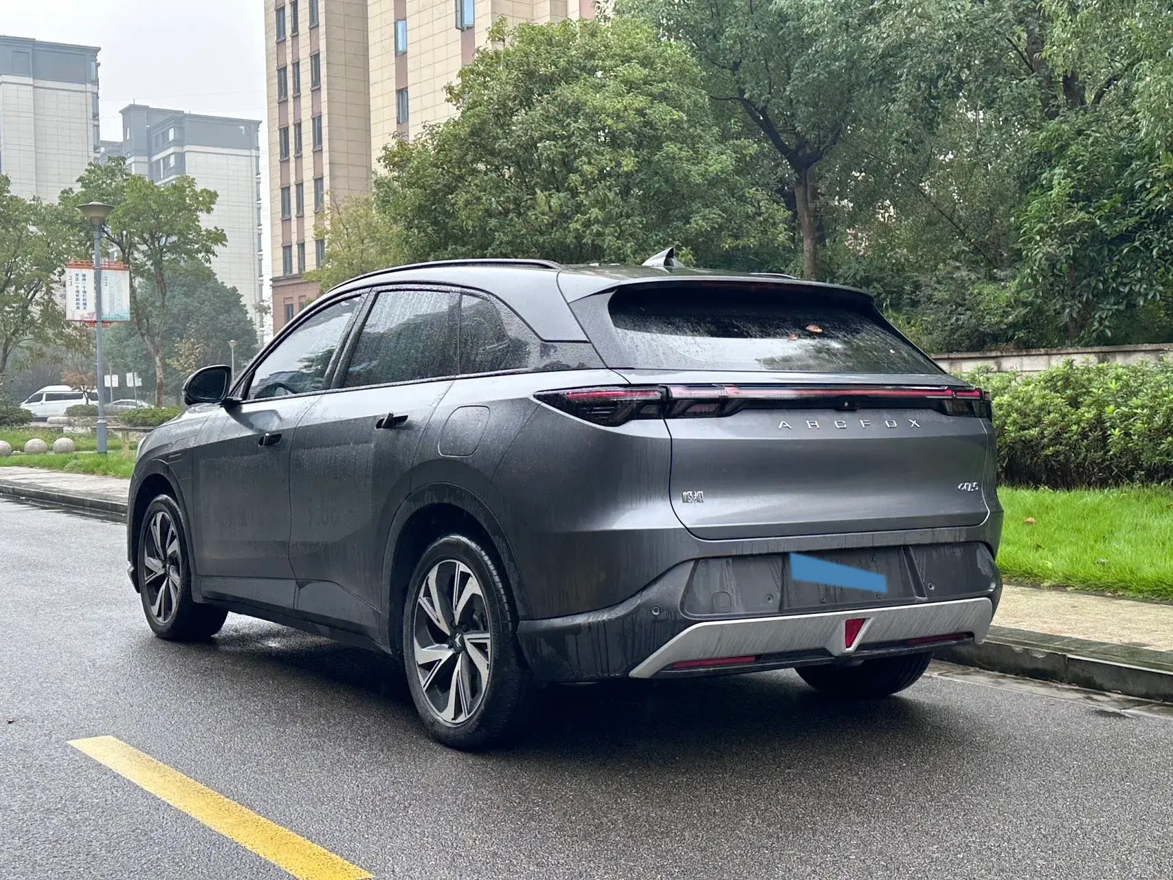 2025 ARCFOX ΑT5 thumbnail 4