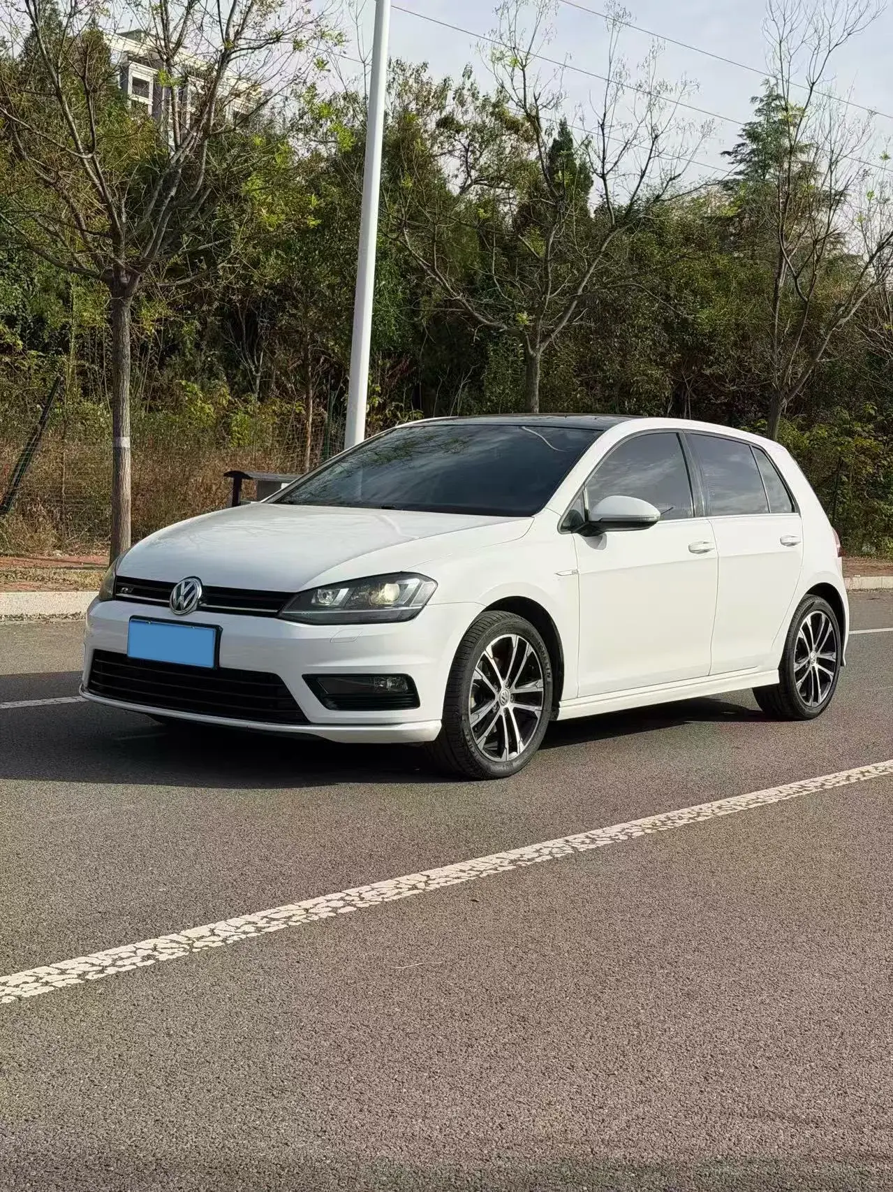 2017 VOLKSWAGEN GOLF view 1
