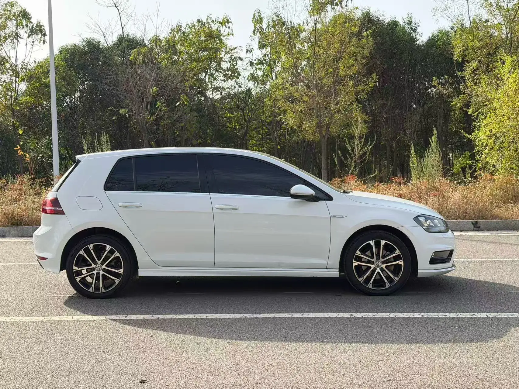 2017 VOLKSWAGEN GOLF thumbnail 3
