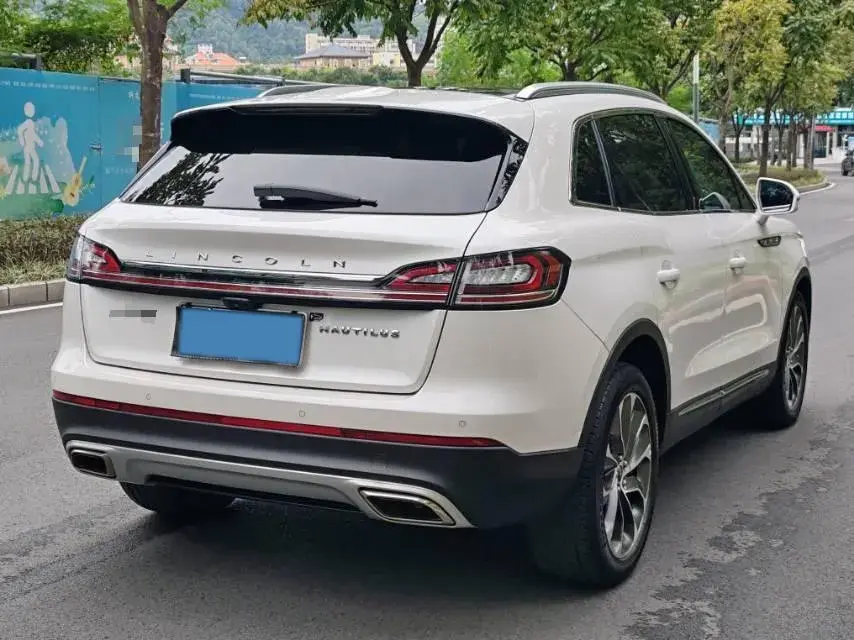 2021 LINCOLN NAUTILUS thumbnail 4