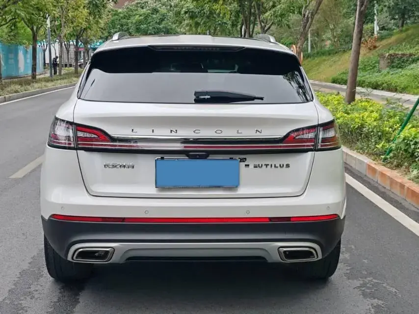 2021 LINCOLN NAUTILUS thumbnail 3