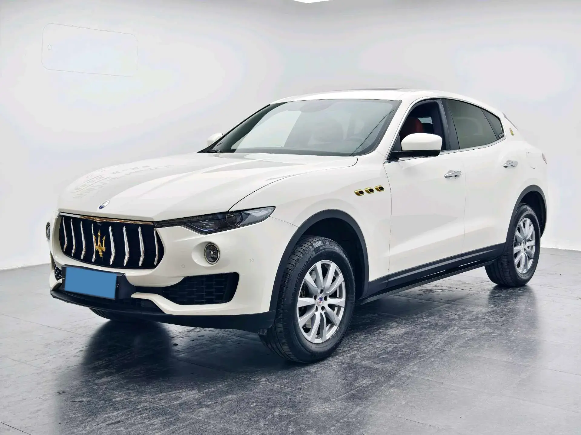 2018 MASERATI LEVANTE view 1