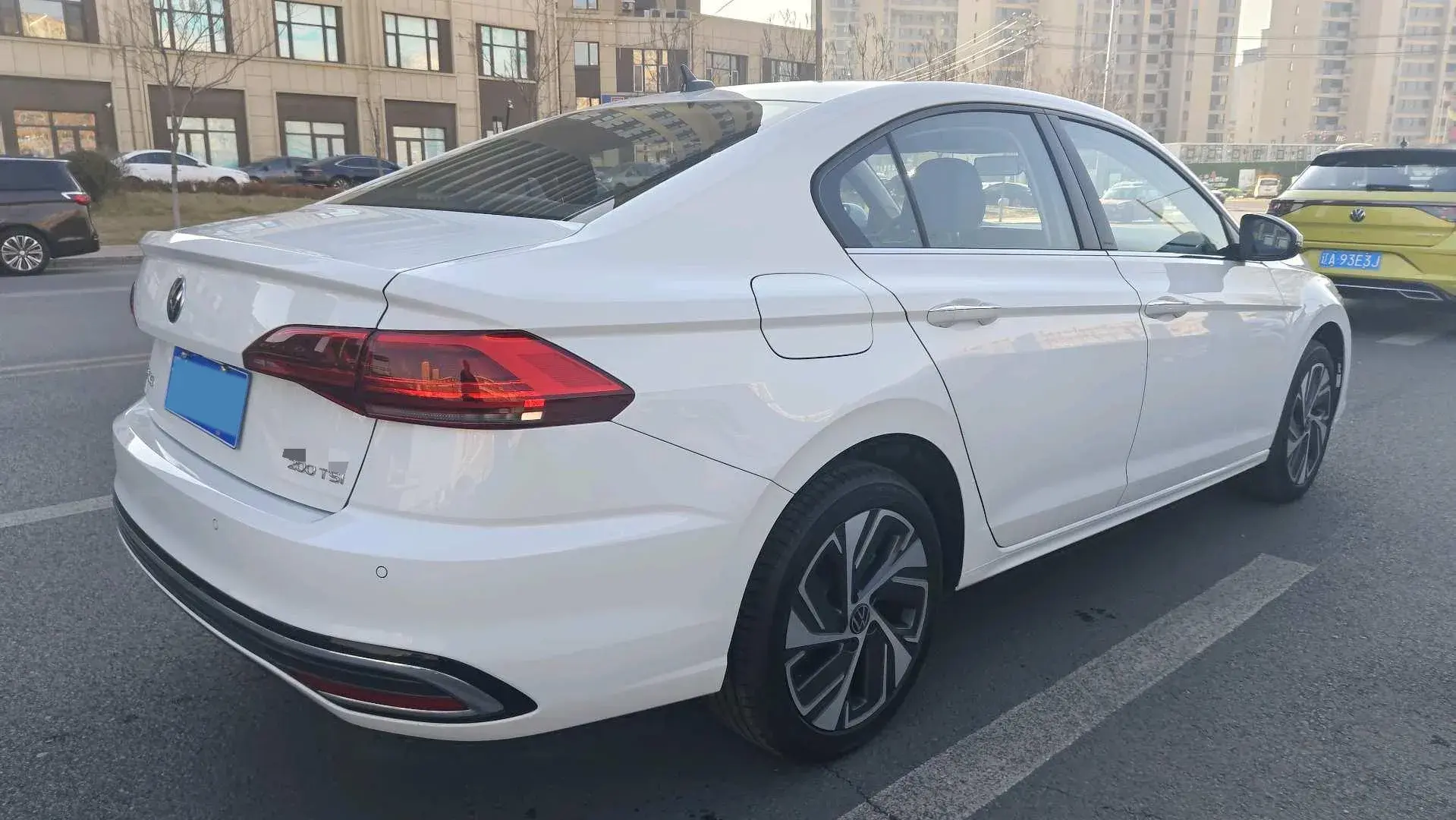 2024 VOLKSWAGEN BORA thumbnail 4