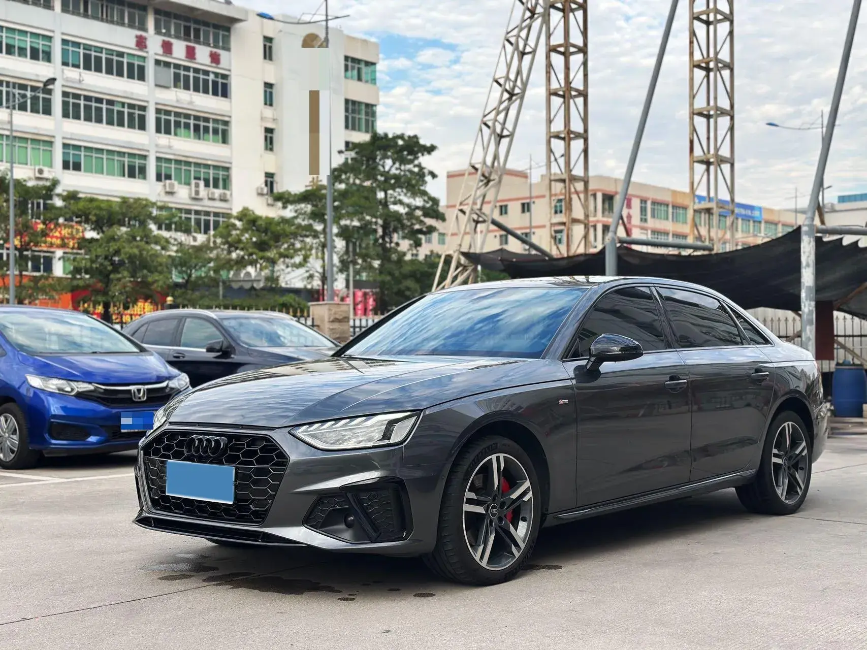 2023 AUDI A4L view 1