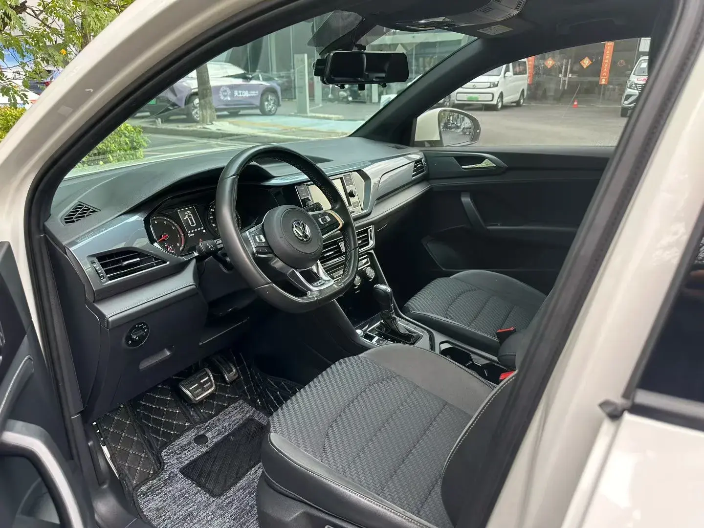 2020 VOLKSWAGEN THARU thumbnail 4