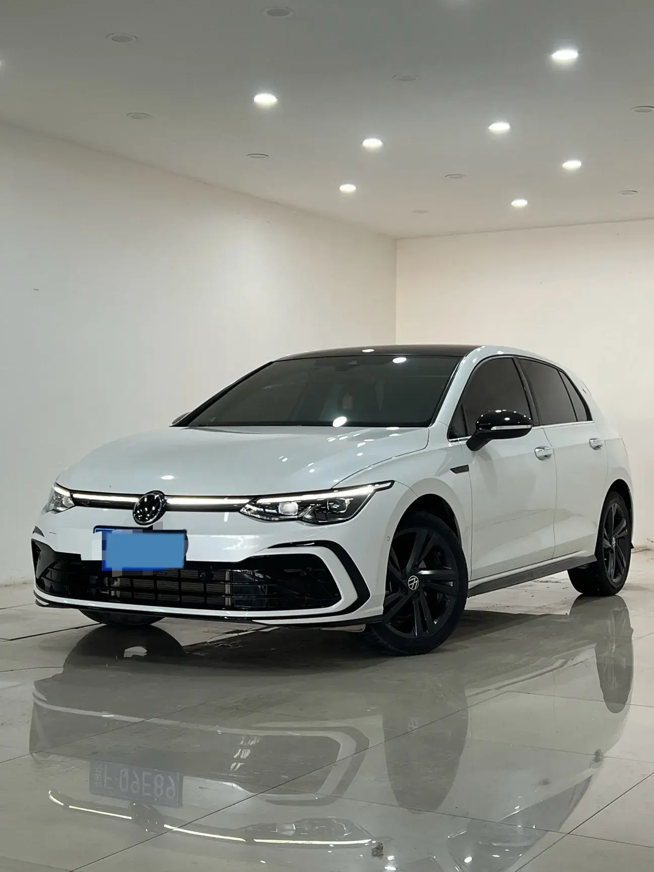 2021 VOLKSWAGEN GOLF view 1