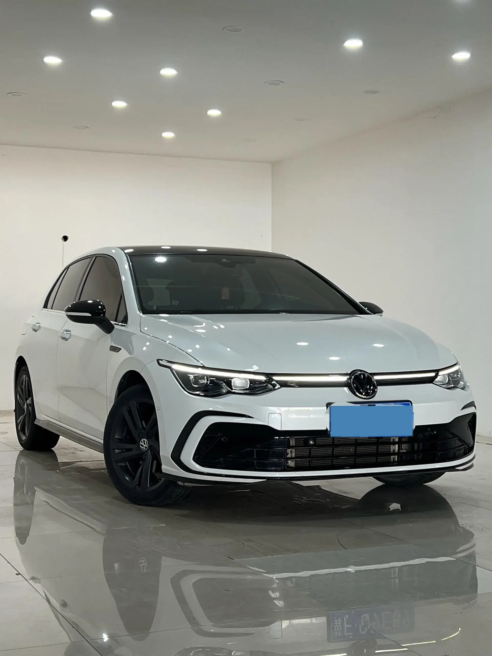 2021 VOLKSWAGEN GOLF thumbnail 3