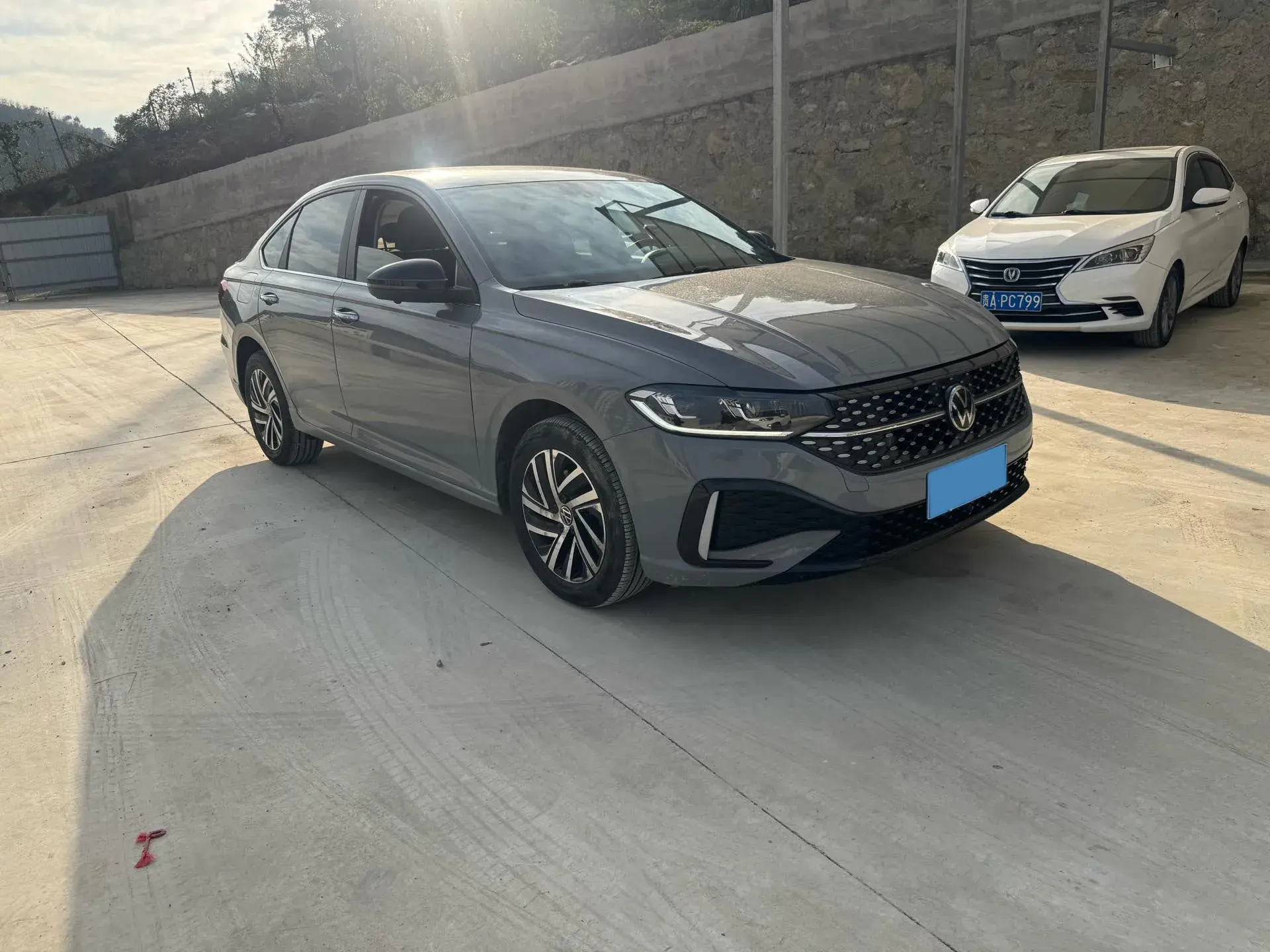 2023 VOLKSWAGEN LAVIDA thumbnail 3