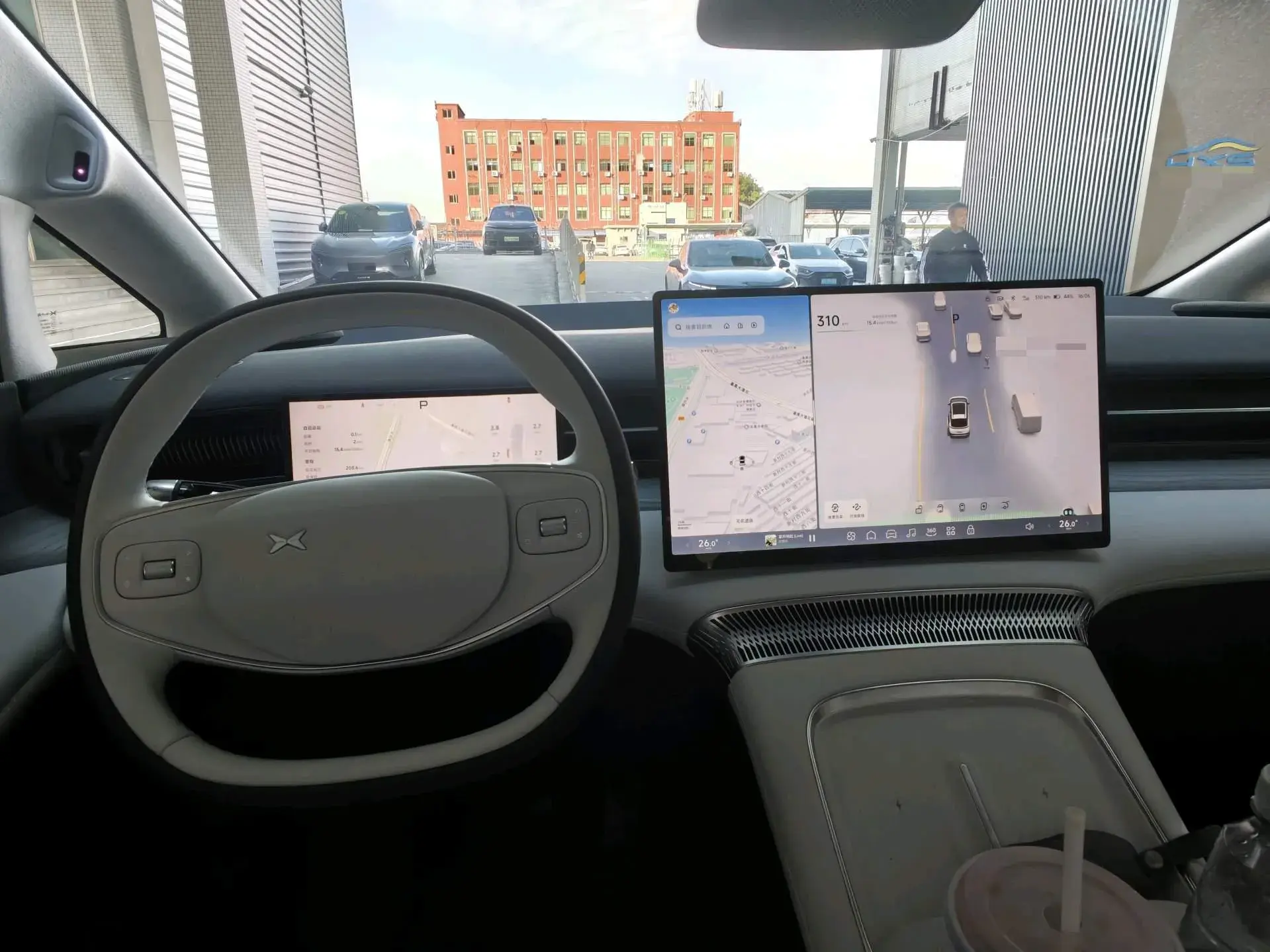 2025 XPENG X9 thumbnail 3