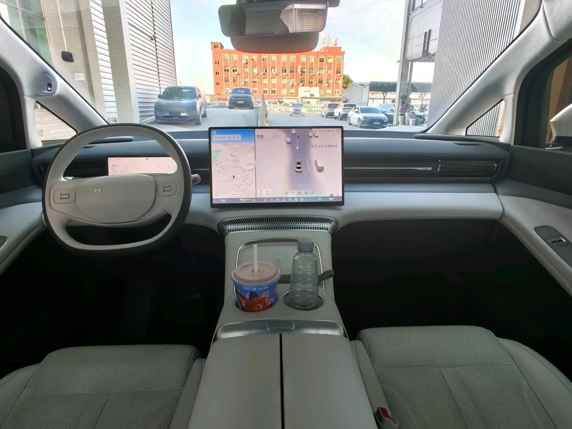 2025 XPENG X9 thumbnail 4