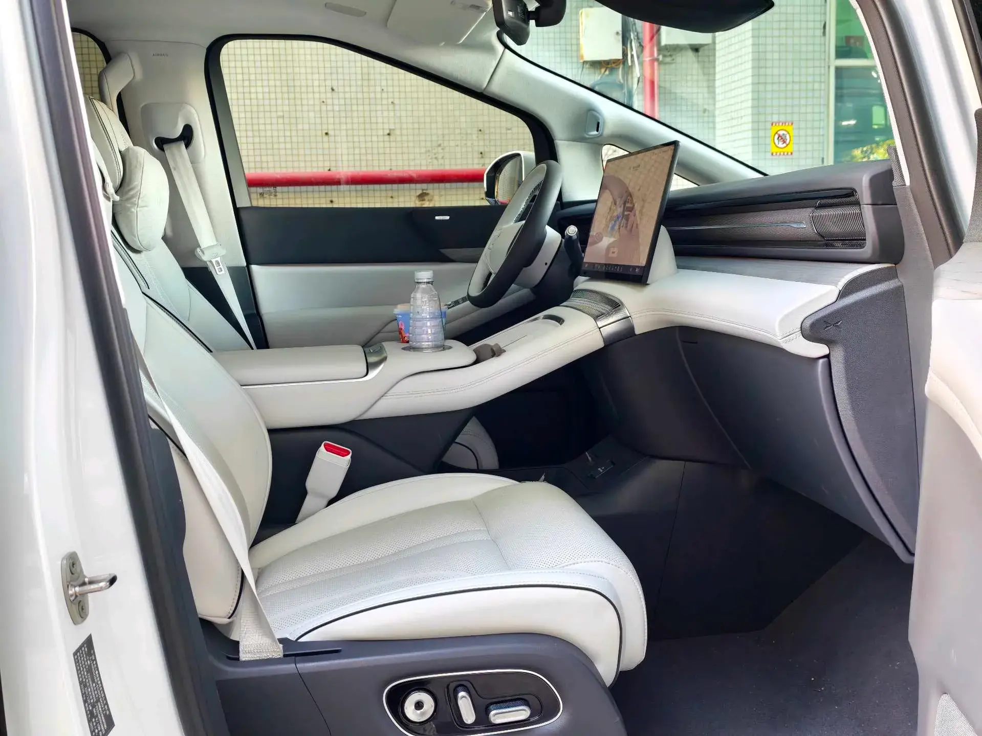 2025 XPENG X9 thumbnail 2